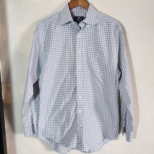 Vineyard vines medium.    Bin 30